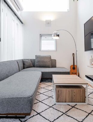 Afro-Japanese Fusion Decor: When Wabi-Sabi Meets Vibrant Textiles